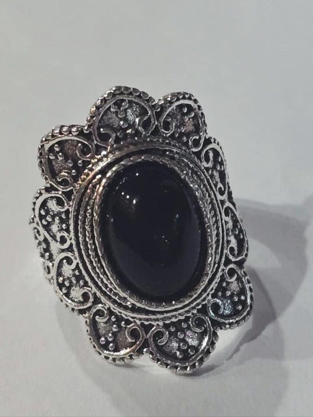 Black Onyx Faceted Openwork Scalloped Edge New Size 6 QUALITY TITANIUM SILVER RI